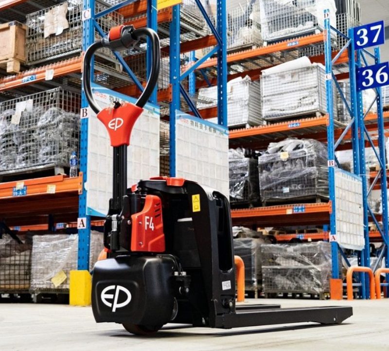 Mức giá xe nâng tay điện mới nhất có thể từ vài chục triệu đồng đến hàng trăm triệu đồng