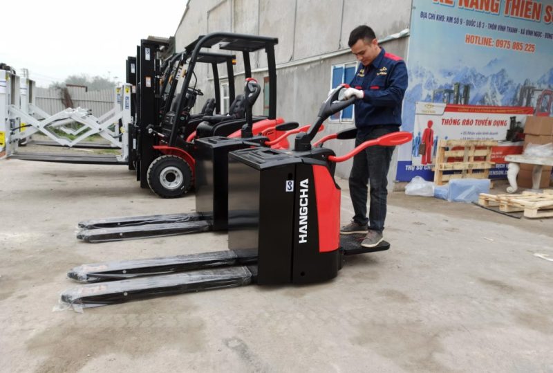 Kỹ năng vận hành nâng cao cho xe nâng tay điện
