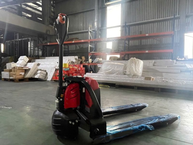 Ứng dụng bánh xe nâng tay điện cho sàn bê tông và epoxy phẳng