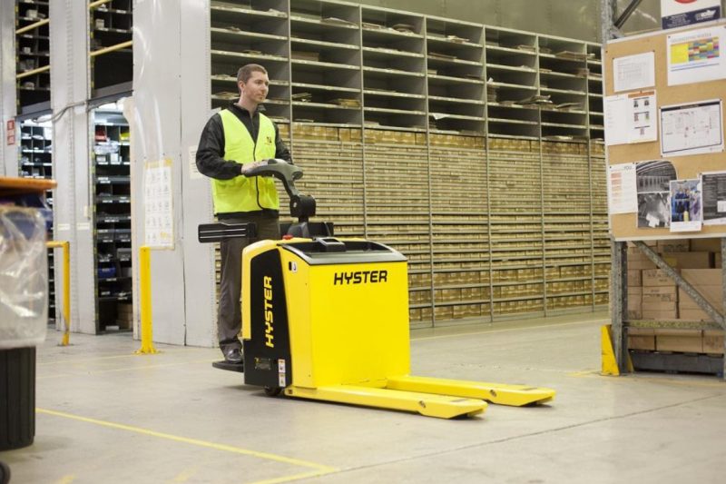 Một số quy định khi vận hành xe nâng tay điện