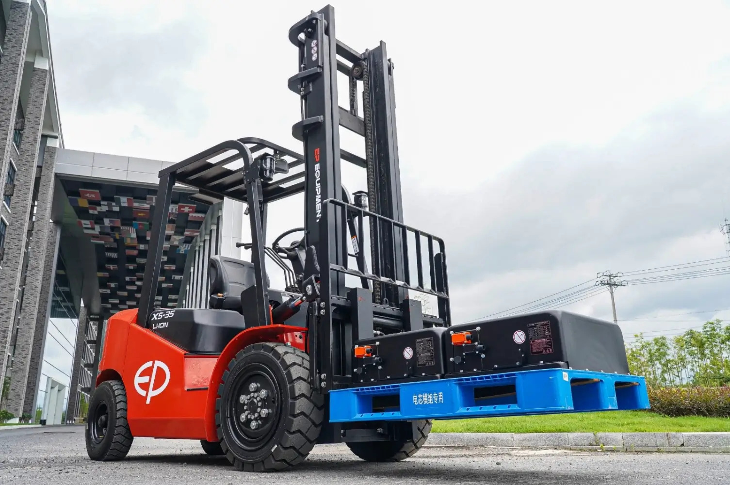 Xe nâng điện ngồi lái