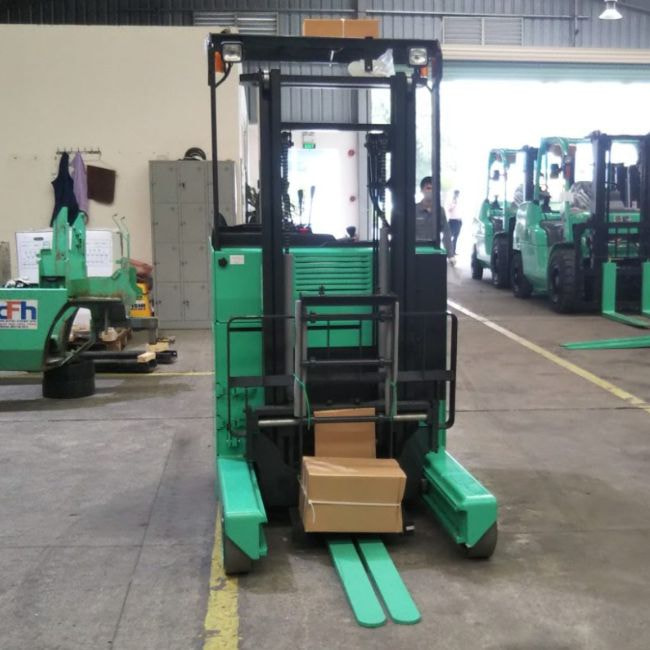 Xe nâng tay điện đứng lái Mitsubishi giúp tối ưu không gian kho bãi và nâng cao năng suất làm việc