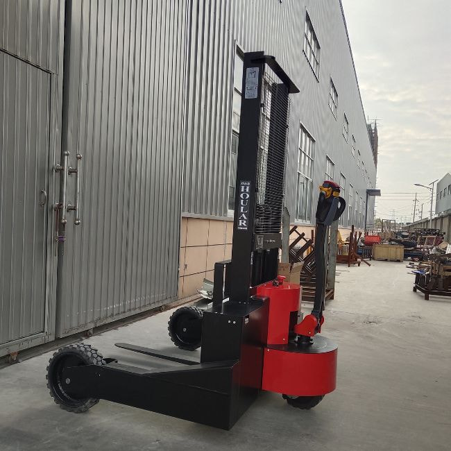 Tay lái xe nâng địa hình