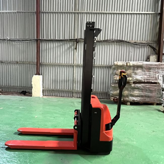 Những ứng dụng của xe nâng tay cao điện 2 tấn