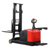 Tay lái có các nút bấm điều khiển xe linh hoạt