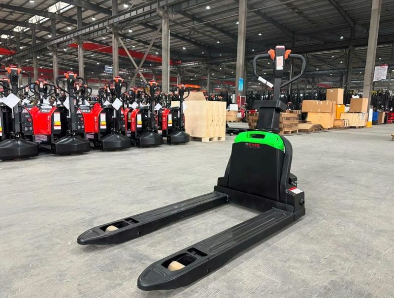 Càng hẹp có kích thước 1150x550mm, càng rộg có kích thước 1220x685mm