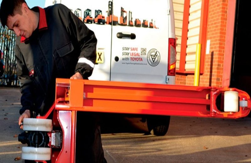 Việc thay thế càng nâng phụ thuộc vào tình trạng thực tế của càng