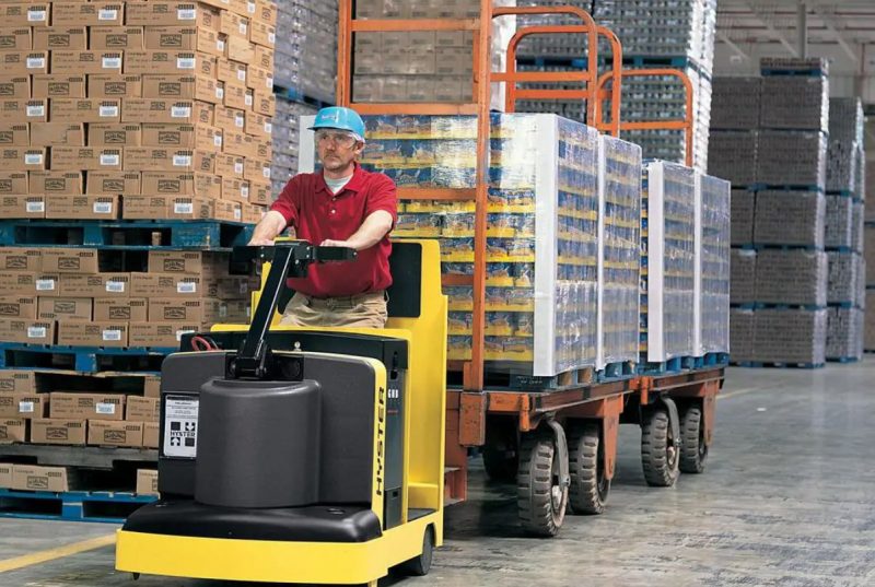 Ứng dụng xe nâng tay điện trong kho trung chuyển