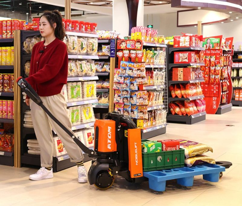 Ứng dụng xe nâng tay điện trong siêu thị, trung tâm thương mại