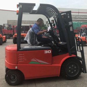 Xe nâng điện ngồi lái 3 tấn