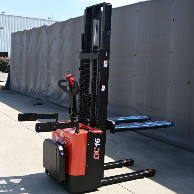 Khung sườn và trụ nâng xe nâng tay cao điện 1.6/2 tấn